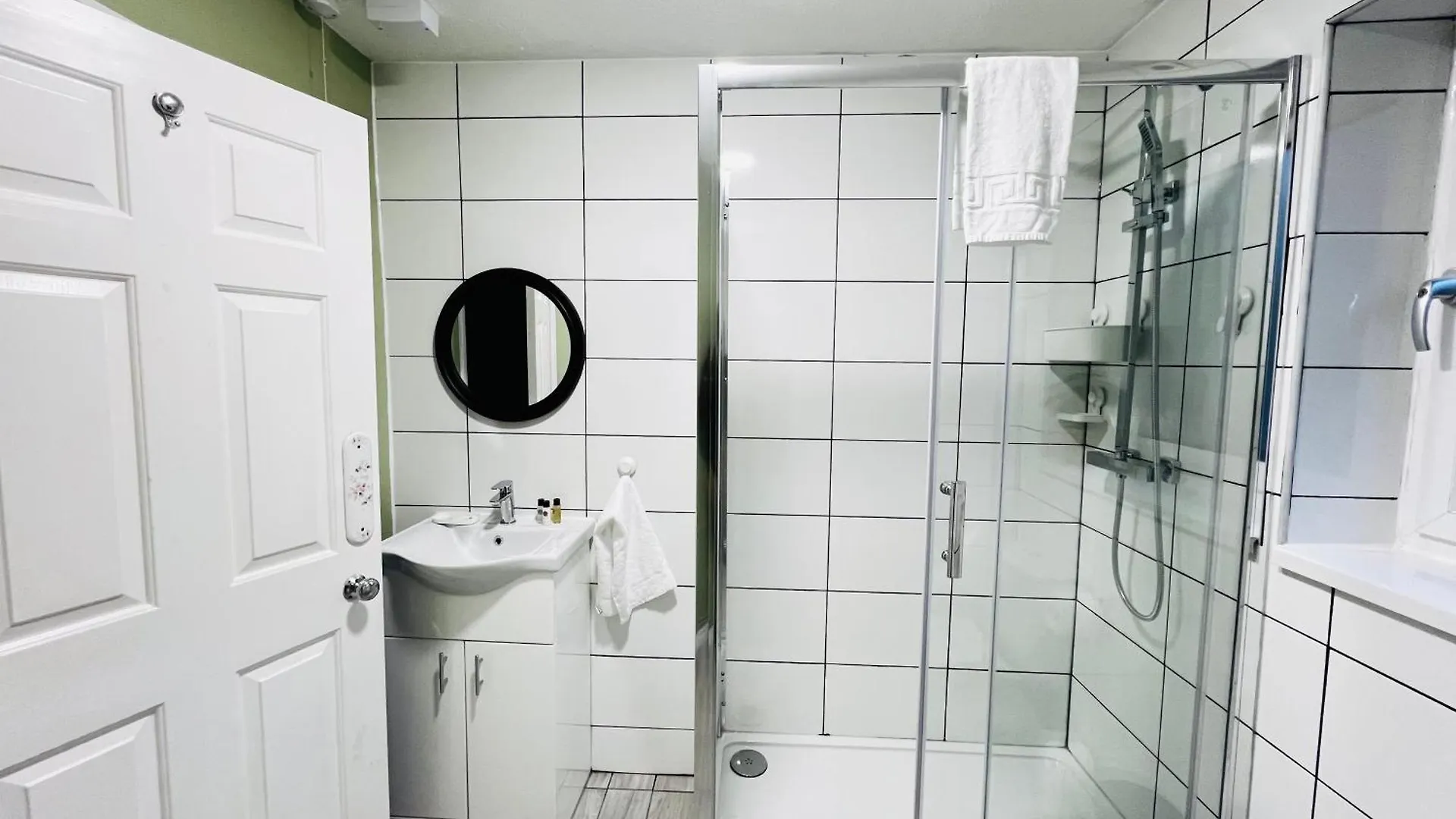 Irene Suite By Koya Homes - 2-Bedroom Bungalow, Cardiff City Centre & Free Parking 0*,  United Kingdom