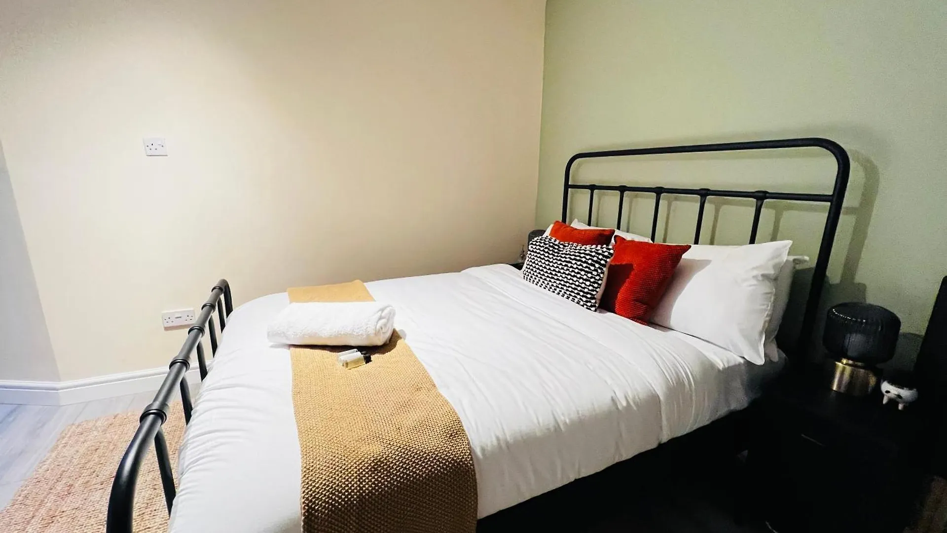 Irene Suite By Koya Homes - 2-Bedroom Bungalow, Cardiff City Centre & Free Parking 0*,  United Kingdom