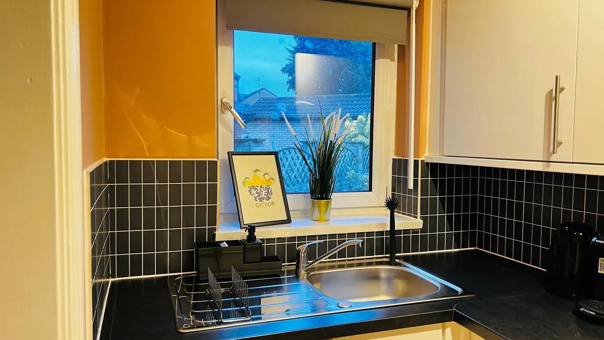 Holiday home Irene Suite By Koya Homes - 2-Bedroom Bungalow, Cardiff City Centre & Free Parking